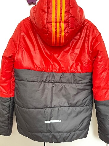 11-12 Yaş Beden Adidas siyah-kırmızı renk 11-12 yaş mont