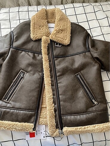 Bershka Mont