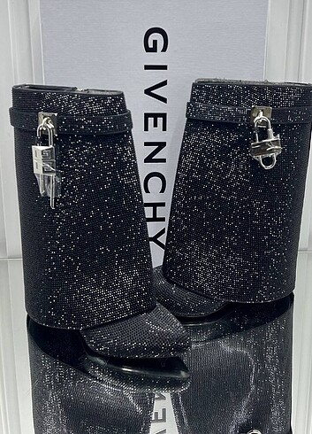 39 Beden Givenchy Kadın Bot Çizme