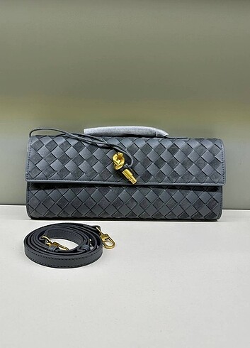  Beden BOTTEGA VENETA Andiamo Clutch 