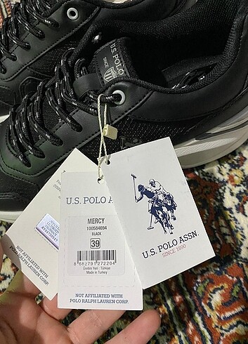 39 Beden siyah Renk Polo etiketli ve kutulu spor ayakkabi orjinal numarası yanlış ge