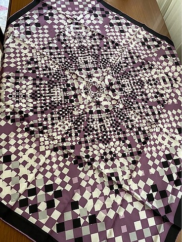 Vakko geometrik desenli ipek eşarp