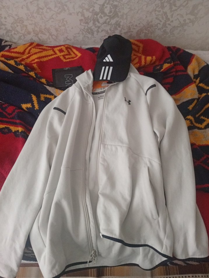 Erkek Bej rengine yakındır Under Armour  sweatshirt orjinaldir - Görsel 2