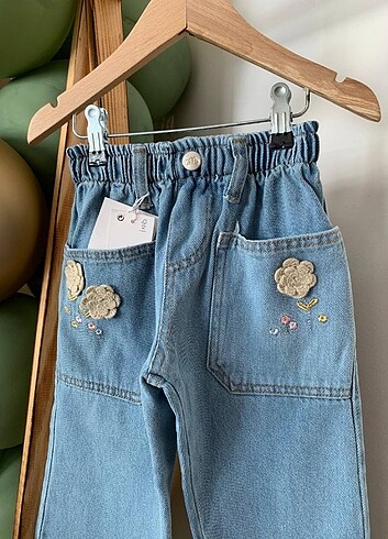 4 Yaş Beden mavi Renk Çiçek detaylı jean