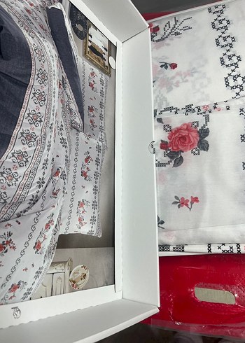 Diğer Nakışlı Gri Nevresim ve Çarşaf Takımı