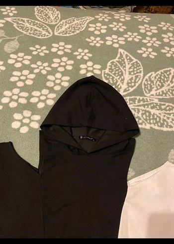 Siyah Beyaz Kapüşonlu Kadın Sweatshirt - Görsel 2