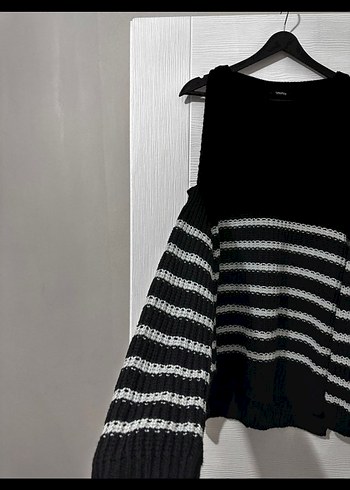 collezion Siyah Beyaz Çizgili Kol detaylıTriko Kazak - Görsel 3