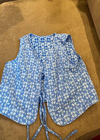 Zara Acik Mavi Cicekli Kolsuz Yelek Ve Gomlek