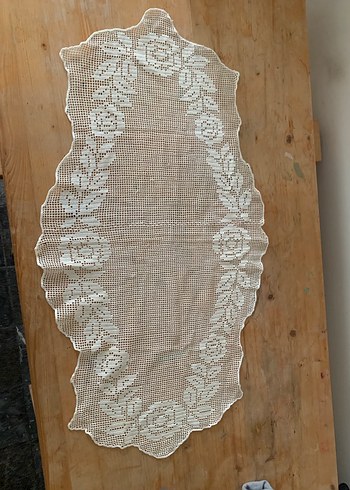 Gül Desenli El Yapımı Dantel Örtü