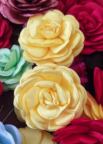 Renkli El Yapımı saten Dekoratif Çiçekler - Görsel 3