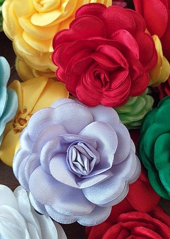 Renkli El Yapımı saten Dekoratif Çiçekler - Görsel 2