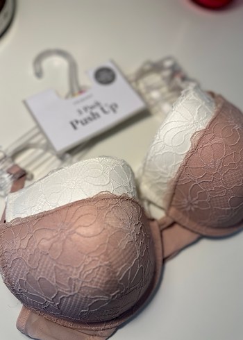 Bej ve Beyaz Dantel Detaylı push up 80B Sütyen etiketli - Görsel 2