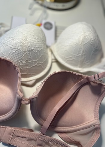Bej ve Beyaz Dantel Detaylı push up 80B Sütyen etiketli - Görsel 4