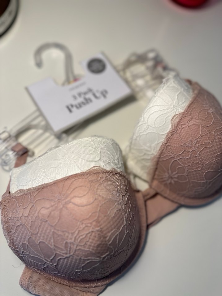 Bej ve Beyaz Dantel Detaylı push up 80B Sütyen etiketli - Görsel 2