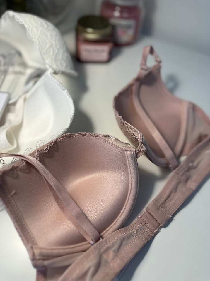 Bej ve Beyaz Dantel Detaylı push up 80B Sütyen etiketli - Görsel 3