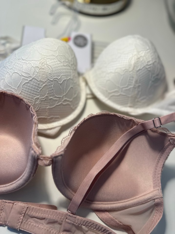 Bej ve Beyaz Dantel Detaylı push up 80B Sütyen etiketli - Görsel 4