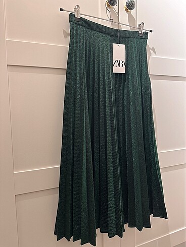 Zara etiketli simli yeşil etek