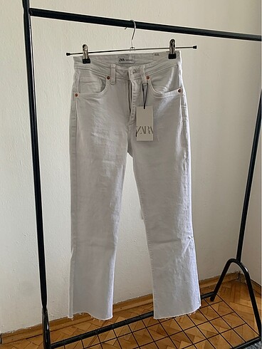 Zara Crop Flare Beyaz Jean