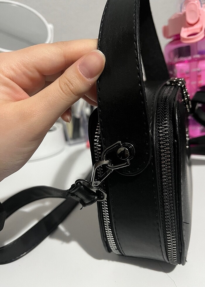 Siyah çanta - Görsel 2