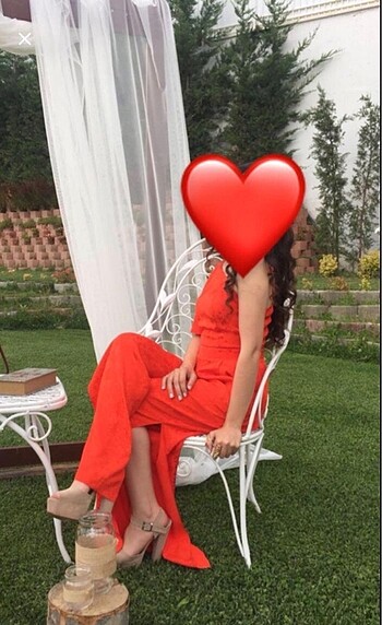 Diğer Nar çiçeği renginde sağ omzu volanlı ,sol omzu ip askılı tulum