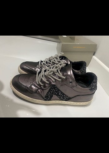 Gri Desenli Simli Spor Ayakkabı - Görsel 3