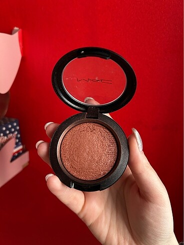 MAC Mac Extra Dimension Allık