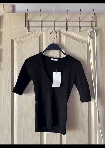 Siyah V Yaka Kısa Kollu Kadın bluz - Görsel 2