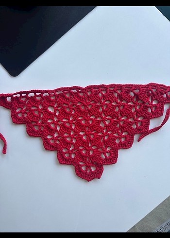 Accessorize  Canli Kirmizi Tig İsi Ucgen Bandana