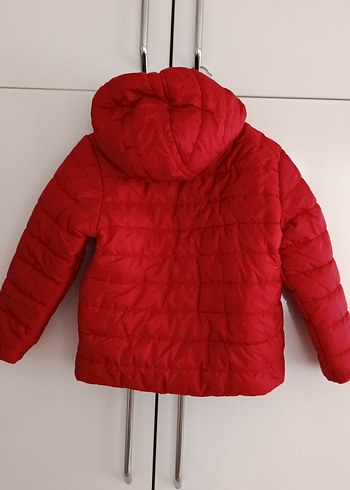 Kırmızı Kapüşonlu Erkek Çocuk Mont - Görsel 3