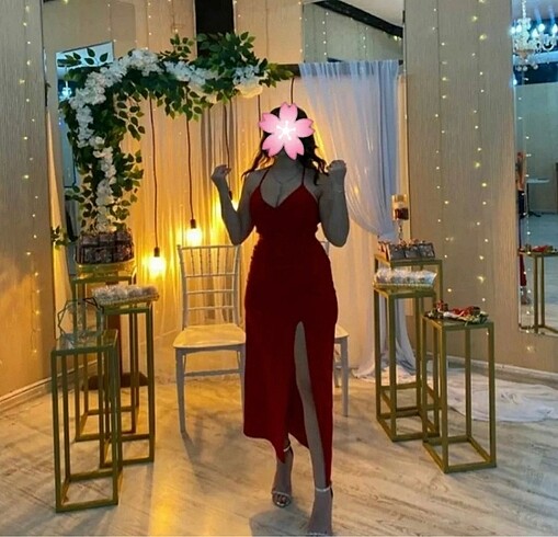 Kırmızı Yırtmaçlı elbise