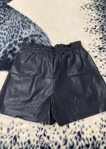 Kadın Siyah Deri Mini Şort - Görsel 3