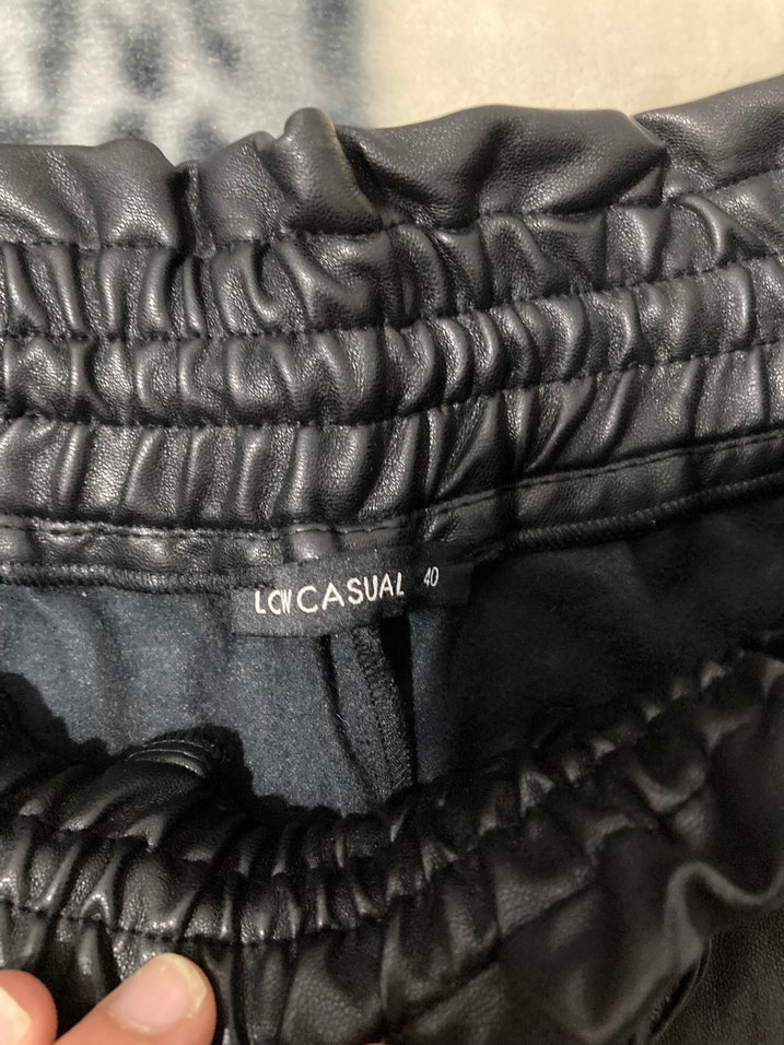 Kadın Siyah Deri Mini Şort - Görsel 2