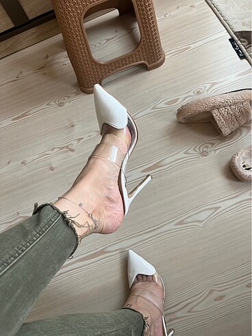 36 Beden beyaz Renk Şeffaf stiletto terlik