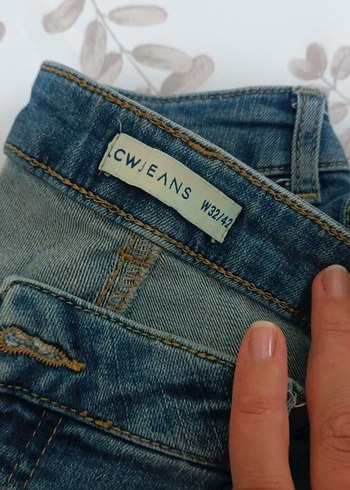 Mavi Yırtık Detaylı Salaş Kadın Jean - Görsel 3