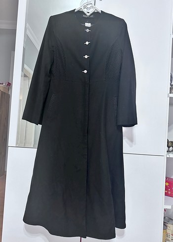 Düğmeli Siyah Uzun Kadın Kaban