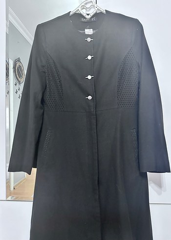 Armine Düğmeli Siyah Uzun Kadın Kaban
