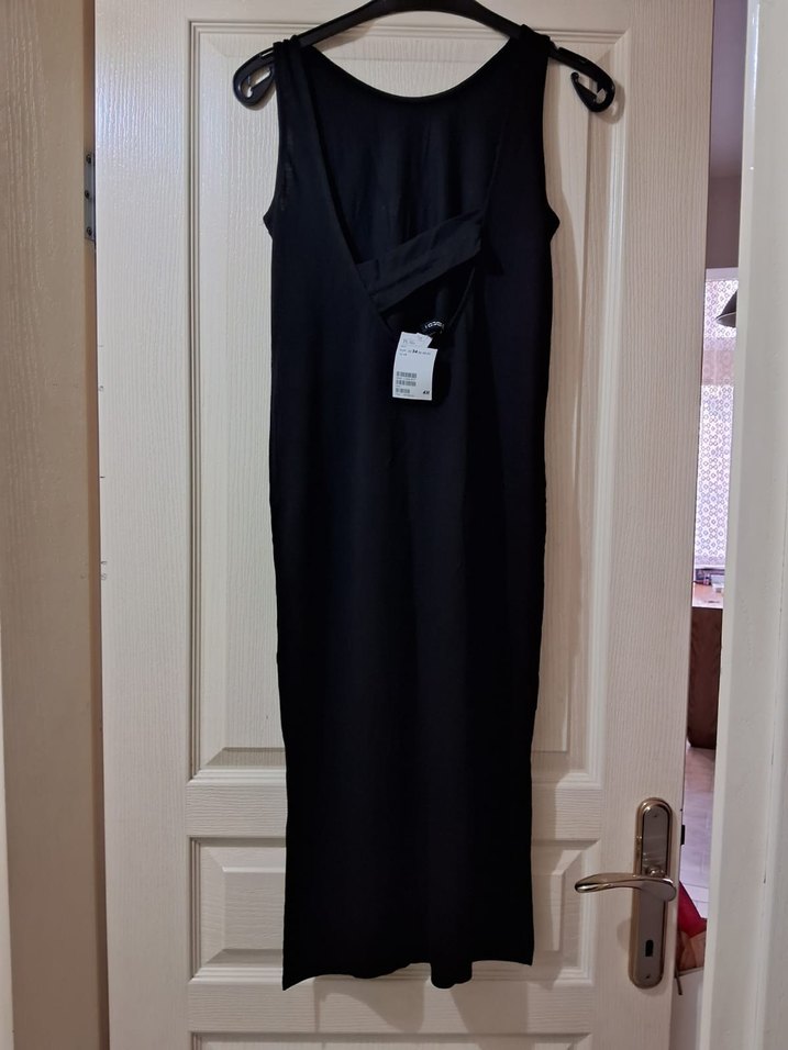 Siyah V sirt dekolteli Kolsuz Elbise - Görsel 4