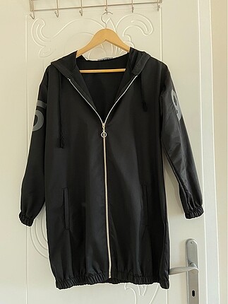 Siyah spor yağmurluk ceket