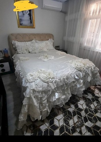 Çiçek Desenli Beyaz Yatak Örtüsü - Görsel 2