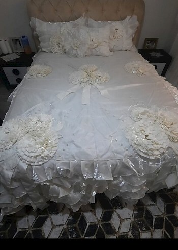 Çiçek Desenli Beyaz Yatak Örtüsü - Görsel 3