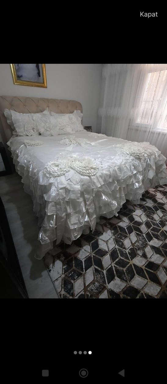 Çiçek Desenli Beyaz Yatak Örtüsü - Görsel 4