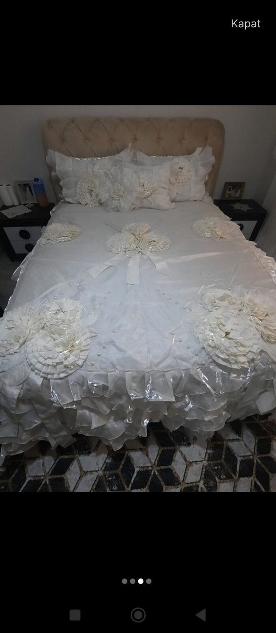 Çiçek Desenli Beyaz Yatak Örtüsü - Görsel 3