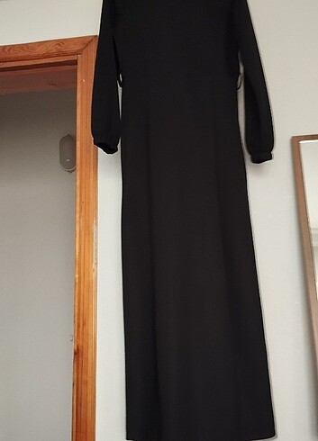 Uzun siyah cepli ve kemerli kalem elbise 