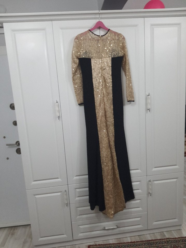 Altın Renkli Uzun Kollu Payetli Abiye Elbise - Görsel 5