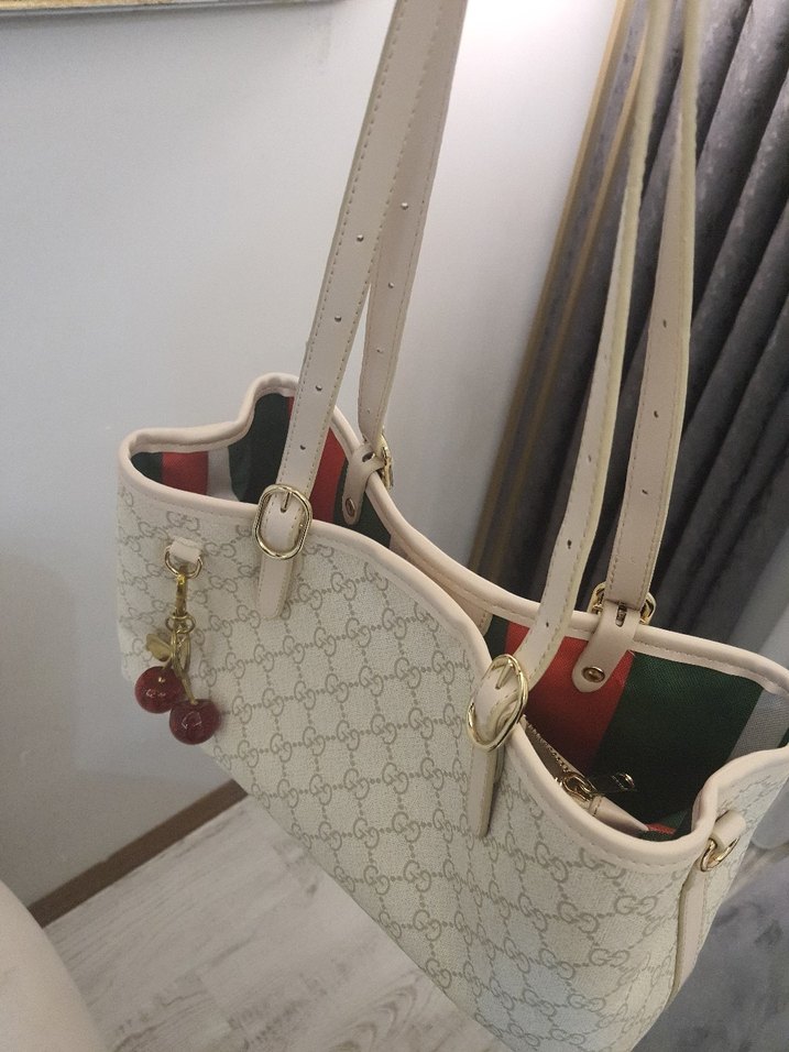 Zincir Detaylı Beyaz Deri Kadın Çanta - Görsel 4