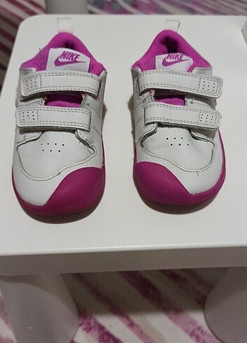 25 Beden beyaz Renk Nike çocuk ayakkabı 