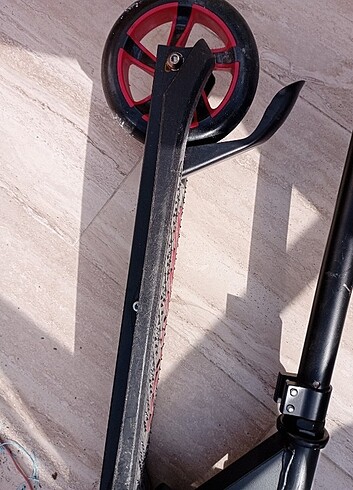  Beden siyah Renk 8yas üstü scooter