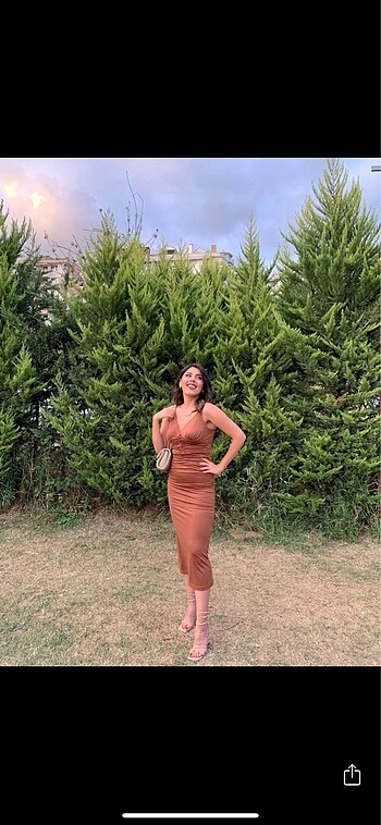 Düğme detaylı elbise