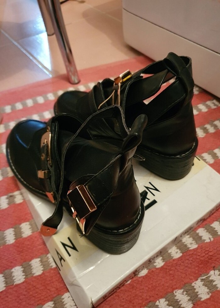 Siyah bot - Görsel 2