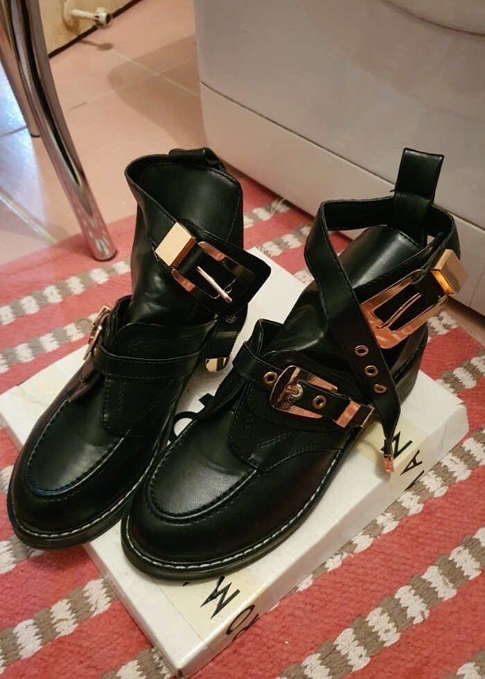 Siyah bot - Görsel 4